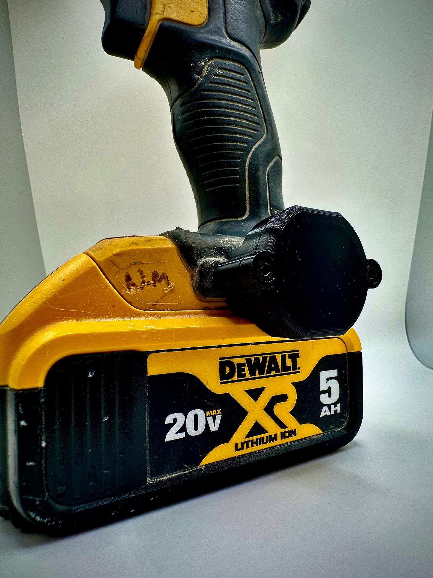 DeWalt AirTag holder black base black lid