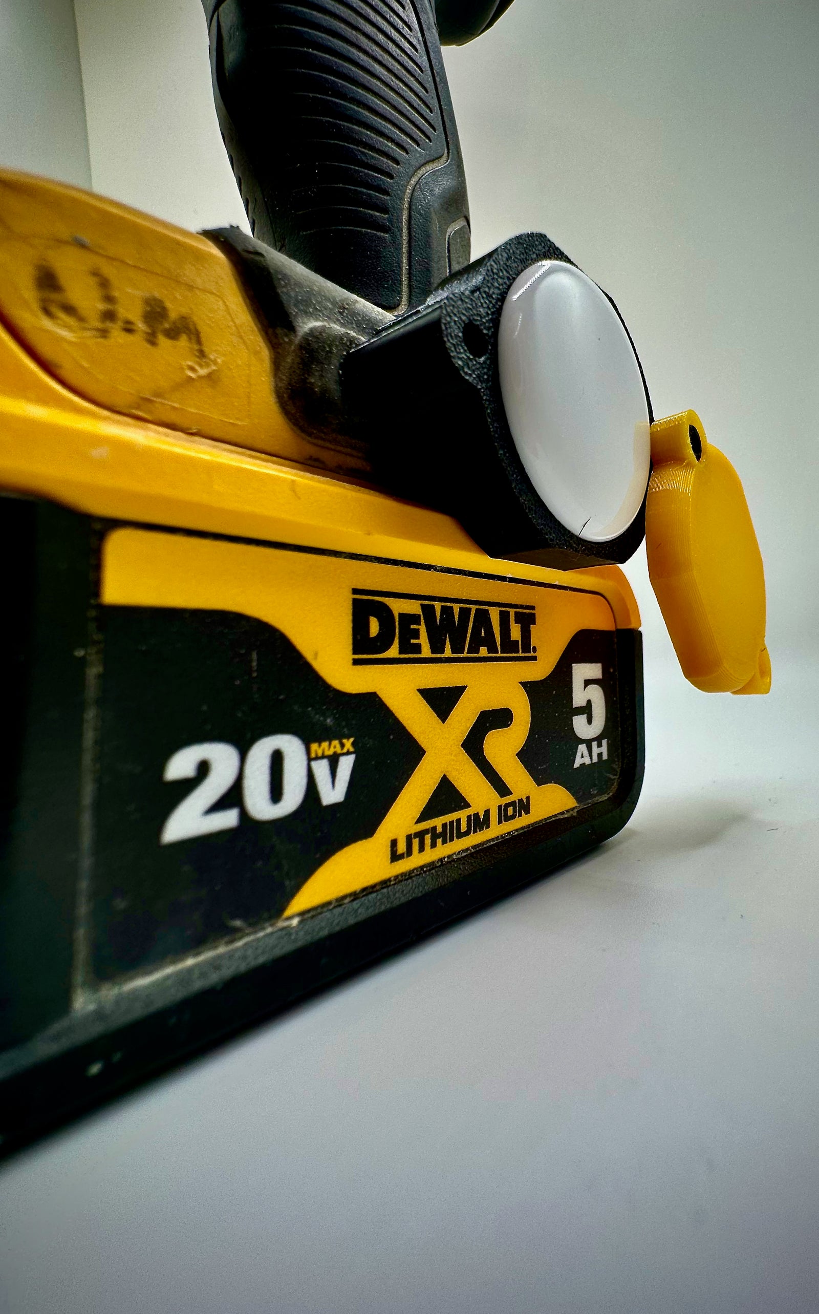 DeWalt AirTag holder black base yellow lid