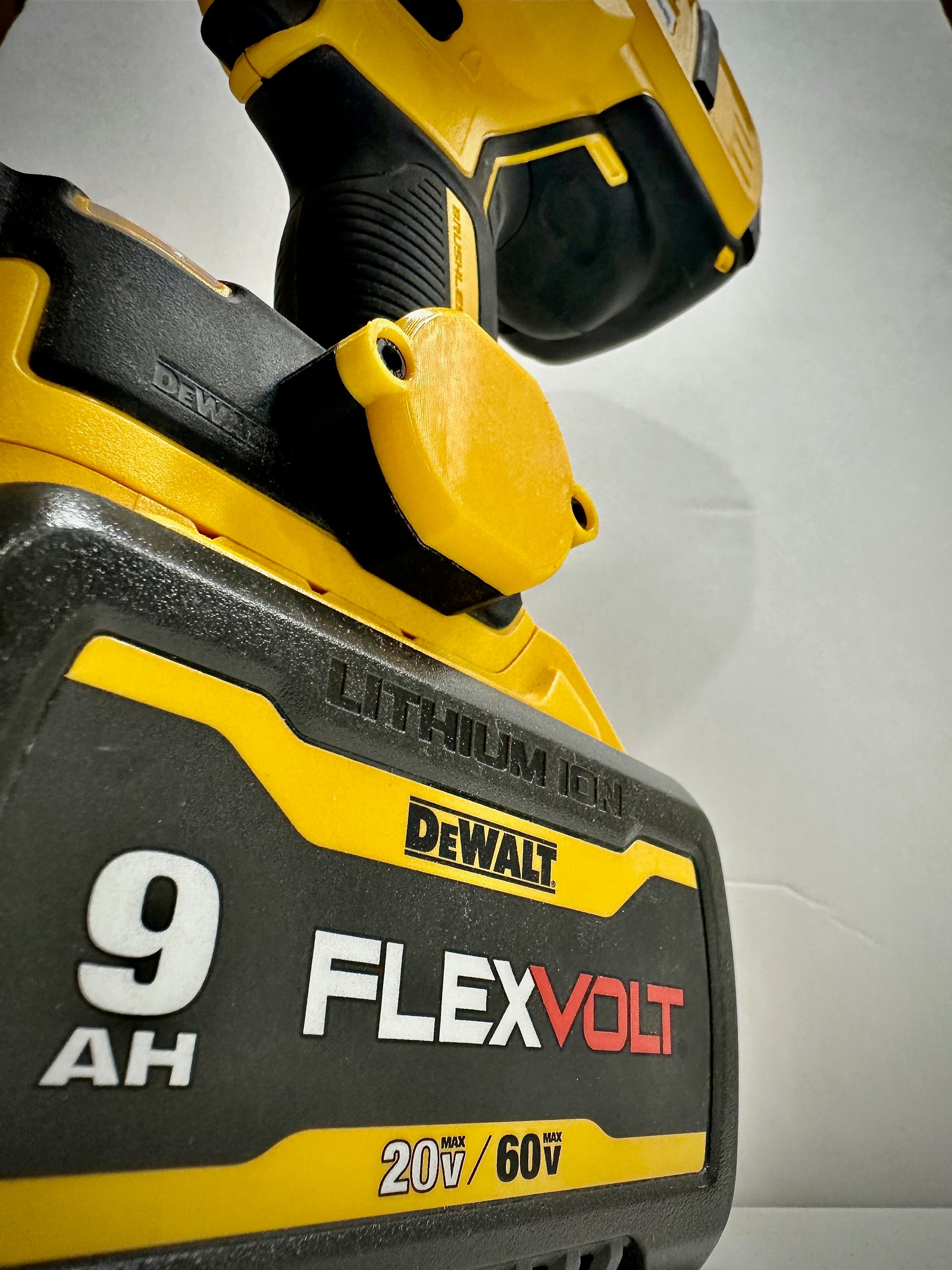 DeWalt 20V Nailer / Stapler AirTag Mount