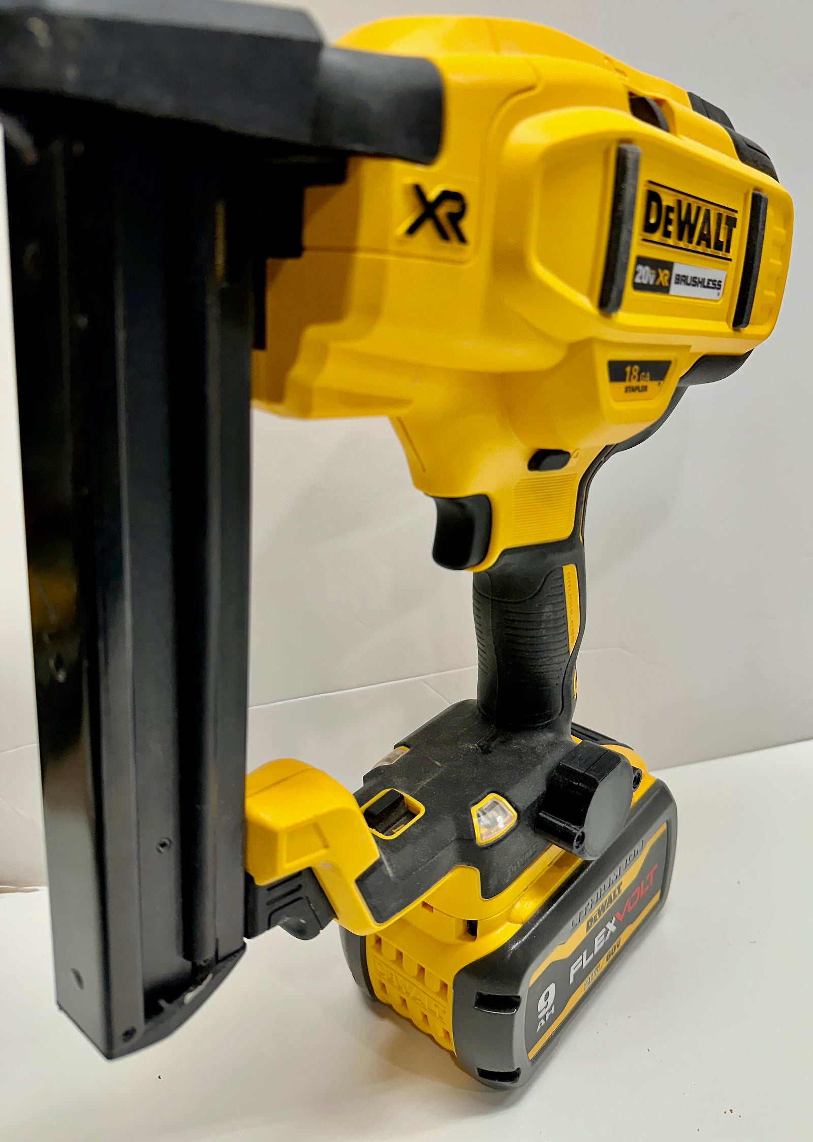 DeWalt 20V Nailer / Stapler AirTag Mount