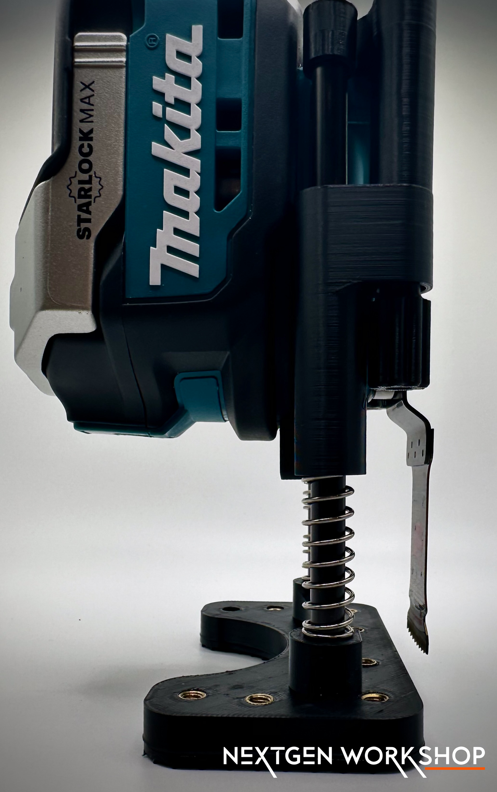 Makita 18V oscillating plunge cut base angle view with depth guide